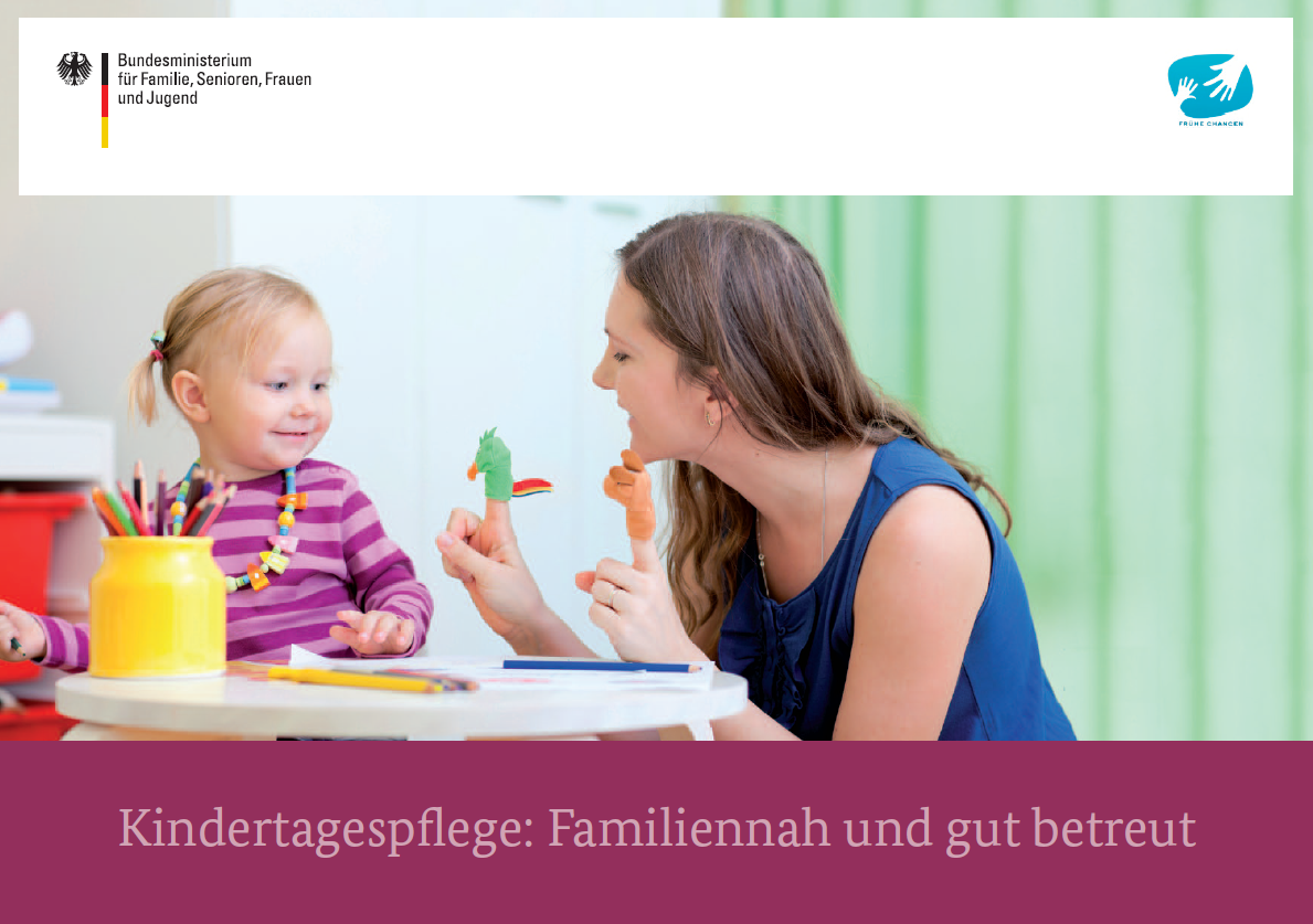 Titelbild der Publikation "Kindertagespflege: Familiennah und gut betreut"