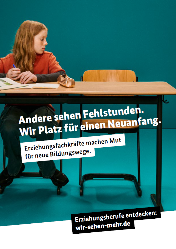 Titelbild der Publikation "Andere sehen Fehlstunden. Wir Platz für einen Neuanfang. - Postkarte - Erziehungsberufe entdecken: wir-sehen-mehr.de"